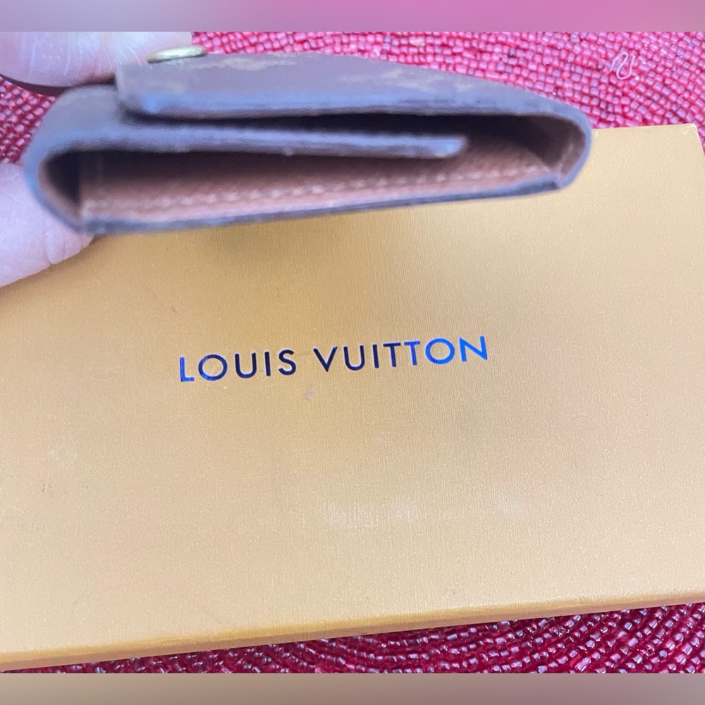 Louis Vuitton 4 Key/ card Holder. Preowned. Excellent condition with a box . - Picture 4 of 6